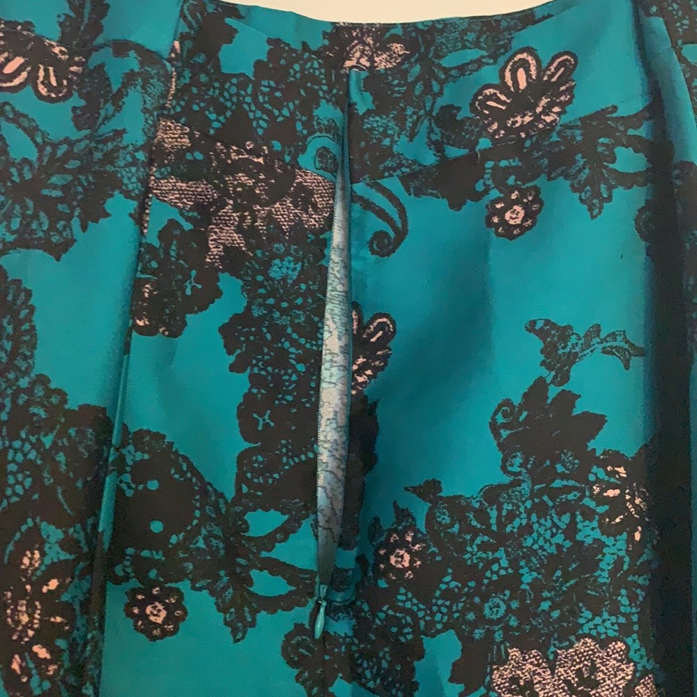 🎉 2/50 Stunning Formal Two Piece - Picture 8 of 9
